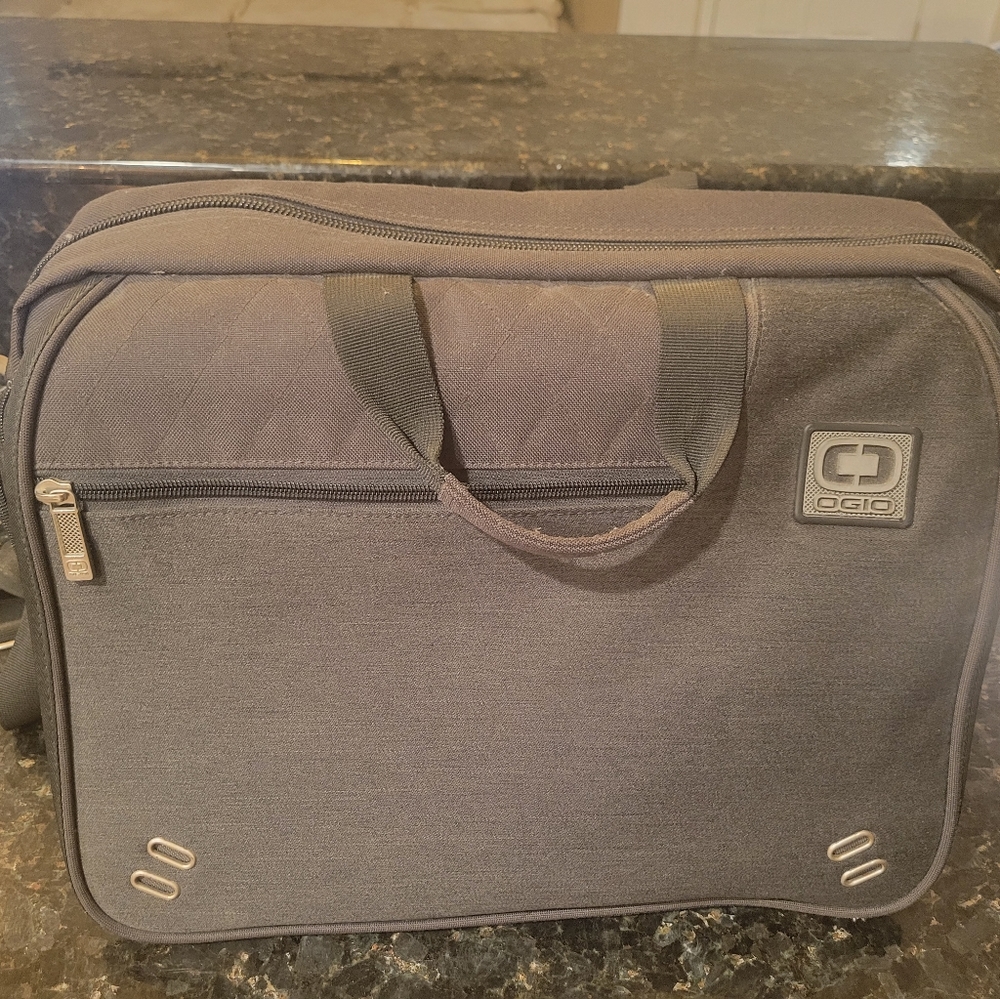 Ogio laptop messenger bag